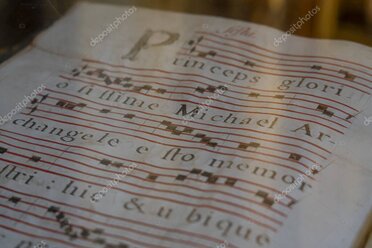 Spartiti musicali e partiture su un leggio